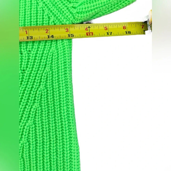 Steve Madden Cropped Long Sleeve Sweater, Size Medium, Flourescent Green - Picture 5 of 7